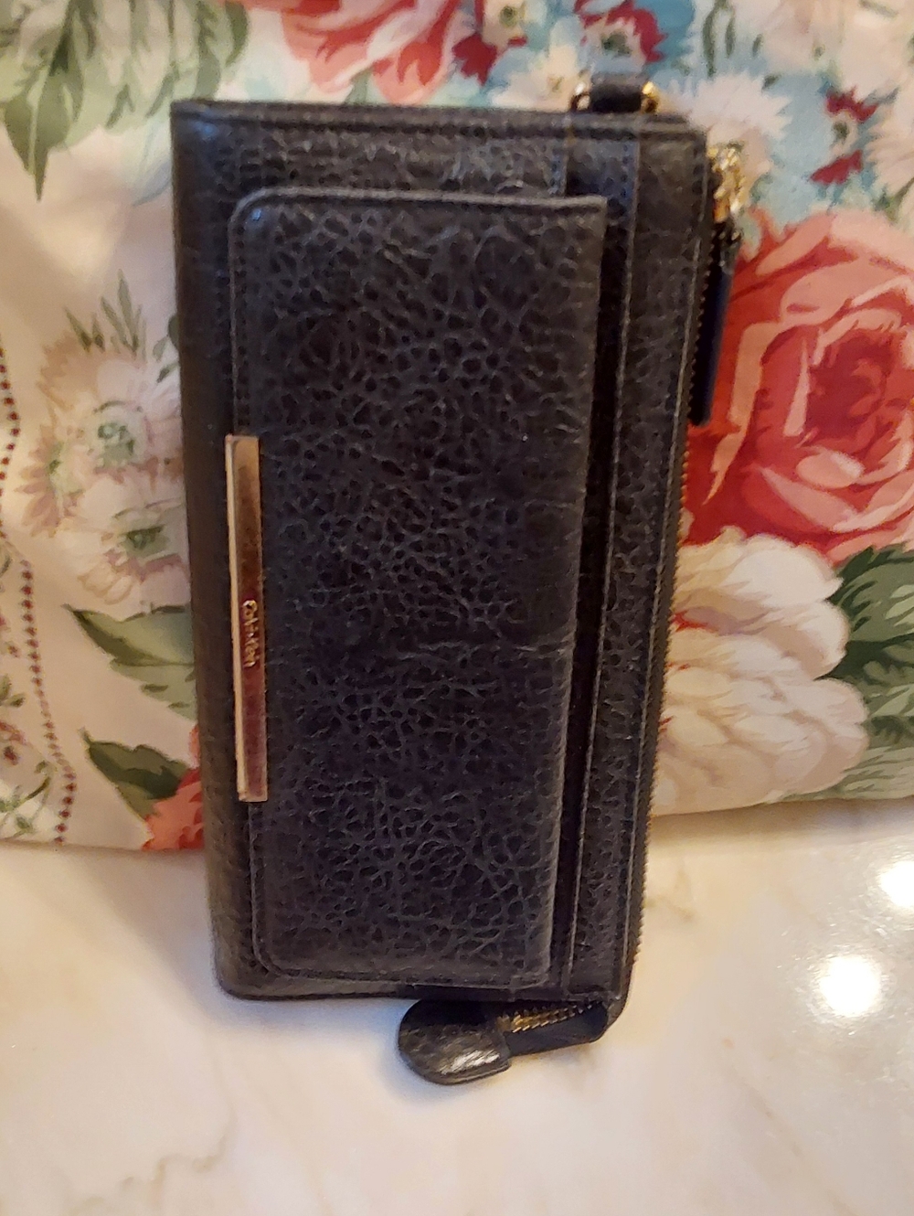 Calvin Klein Saffiano Leather Wallet, Snap Lock Side Pocket, 2010 Design - Picture 7 of 9